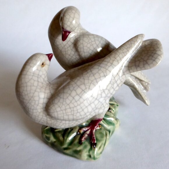 VINTAGE LARGE CERAMIC CRACKLE FINISH LOVE BIRD DOVE SCULPTURE FIGURE - Picture 1 of 9